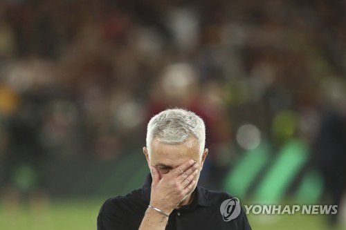 감격한 모리뉴 감독[AP=연합뉴스]