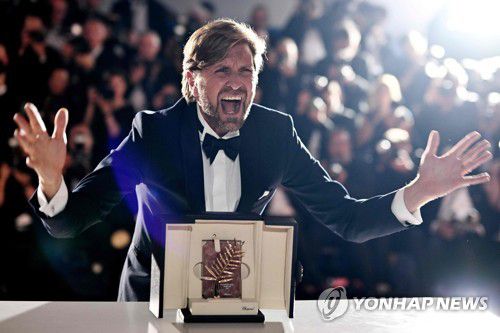 칸영화제 황금종려상 수상한 루벤 외스틀룬드 감독[AFP 연합뉴스. 재판매 및 DB 금지]