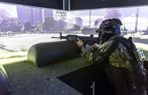 VR 영상모의사격장 사격 훈련    (서울=연합뉴스) 윤동진 기자 = 지난 30일 서울 서초 과학화 예비군훈련장의 가상현실(VR) 영상모의사격장에서 조교가 사격 시범을 보이고 있다. 2022.5.31     mon@yna.co.kr