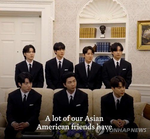 방탄소년단에 고마움 전한 조 바이든 미국 대통령(서울=연합뉴스) 조 바이든 미국 대통령이 31일(현지시간) '반(反) 아시안 증오범죄 대응 방안'을 논의하기 위해 미국 워싱턴DC 백악관을 찾은 방탄소년단(BTS)을 향한 고마움을 트위터를 통해 밝혔다. 사진은 조 바이든 미국 대통령 트위터에 올라온 방탄소년단 백악관 방문 기념 영상 캡처. 2022.6.1 [조 바이든 미국 대통령 트위터 캡처. 재판매 및 DB 금지] photo@yna.co.kr