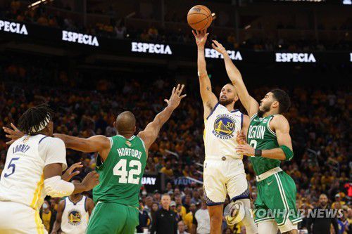 보스턴과 골든스테이트의 챔피언결정전 1차전 경기 모습. [AFP=연합뉴스]