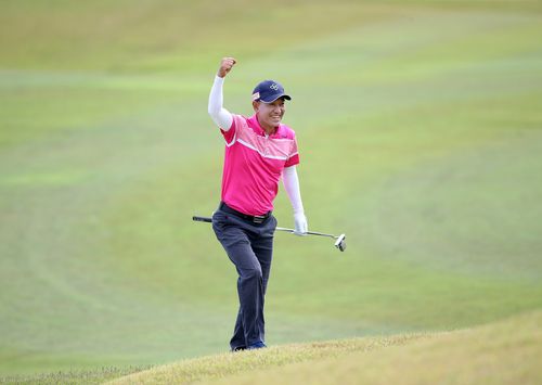 9번 홀에서 파를 기록한 뒤 기뻐하는 김종덕[KPGA 제공. 재판매 및 DB 금지]