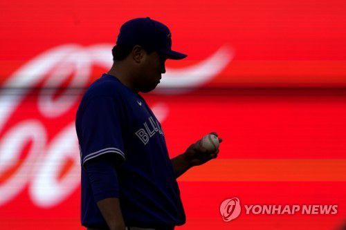 수술대에 올라 1년 이상 재활하는 류현진[AP=연합뉴스 자료사진]