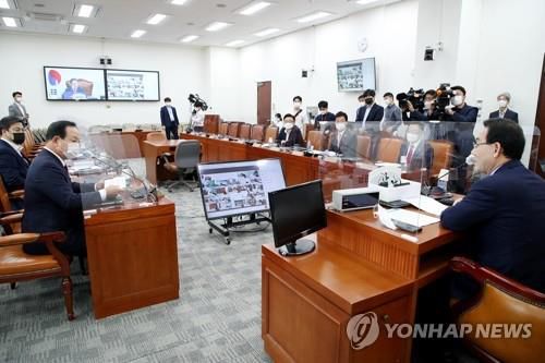 해수부 공무원 피격 사건 발언하는 한기호 국방위 간사(서울=연합뉴스) 진성철 기자 = 국민의힘 한기호 국방위원회 간사가 24일 서울 여의도 국회에서 열린 화상의원총회에서 해수부 공무원 피격 사건 관련 발언을 하고 있다. 2020.9.24  zjin@yna.co.kr (끝)