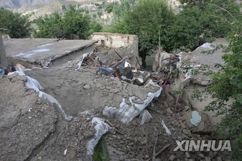 아프간 파크티카주의 강진 피해 모습.[신화 연합뉴스 자료사진. 재판매 및 DB 금지]