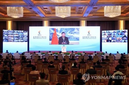 22일 열린 브릭스 비즈니스 포럼서 연설하는 시진핑[로이터 연합뉴스 자료사진]