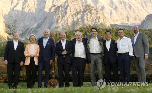 G7 정상회의 기념 촬영(AP=연합뉴스)