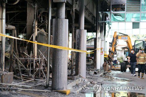 많은 점포 탄 영덕시장지난해 9월 4일 오전 불이 나 많은 점포가 탄 경북 영덕군 영덕읍에 있는 영덕시장. [연합뉴스 자료사진]