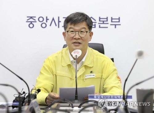 중대본 회의에서 발언하는 이기일 제1총괄조정관(서울=연합뉴스) 이기일 중앙재난안전대책본부 제1총괄조정관(보건복지부 제2차관)이 29일 정부세종청사에서 열린 중대본 회의에서 발언하고 있다. 2022.6.29 [보건복지부 제공. 재판매 및 DB 금지] photo@yna.co.kr