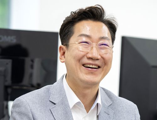 활짝 웃는 원강수 원주시장 당선인[촬영 이재현]