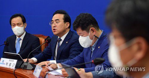 발언하는 박홍근 원내대표(서울=연합뉴스) 하사헌 기자 = 더불어민주당 박홍근 원내대표가 1일 오전 서울 여의도 국회에서 열린 확대간부회의에서 발언하고 있다. 2022.7.1 [공동취재] toadboy@yna.co.kr