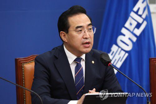 발언하는 박홍근 원내대표(서울=연합뉴스) 백승렬 기자 = 더불어민주당 박홍근 원내대표가 4일 오전 국회에서 열린 비상대책위원회 회의에서 발언하고 있다. 2022.7.4 [국회사진기자단] srbaek@yna.co.kr