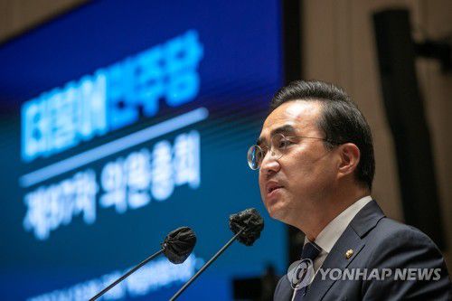 발언하는 박홍근(서울=연합뉴스) 이정훈 기자 = 더불어민주당 박홍근 원내대표가 4일 오후 국회 예결위회의장에서 열린 의원총회에서 발언하고 있다. 2022.7.4 [국회사진기자단] uwg806@yna.co.kr