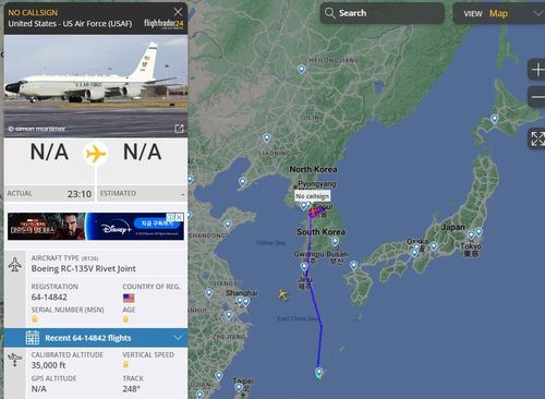 13일 오전 항적을 노출한 미 정찰기 리벳조인트와 코브라볼   [항적 추적 웹사이트 갈무리]