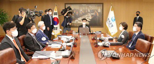 금융통화위원회 본회의 주재하는 이창용 총재(서울=연합뉴스) 이창용 한국은행 총재가 13일 오전 서울 중구 한국은행에서 열린 금융통화위원회 본회의를 주재하고 있다. 2022.7.13 [한국은행 제공. 재판매 및 DB 금지] photo@yna.co.kr