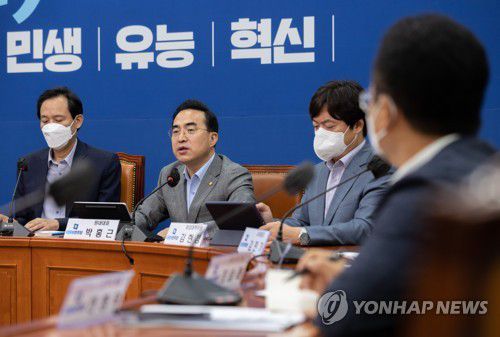 발언하는 박홍근 원내대표(서울=연합뉴스) 하사헌 기자 = 더불어민주당 박홍근 원내대표가 15일 국회에서 열린 비상대책위원회의에서 발언하고 있다. 2022.7.15 [국회사진기자단] toadboy@yna.co.kr