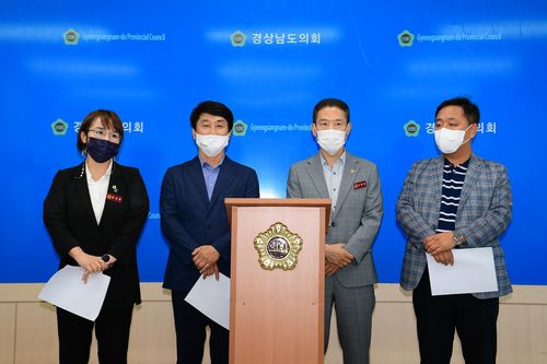 경남도의회 더불어민주당 도의원 회견[경남도의회 제공. 재판매 및 DB 금지]