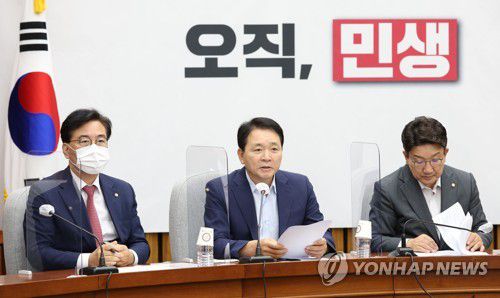 발언하는 성일종 정책위의장(서울=연합뉴스) 백승렬 기자 = 국민의힘 성일종 정책위의장이 지난 19일 오전 서울 여의도 국회에서 열린 원내대책회의에서 발언하고 있다. [국회사진기자단] srbaek@yna.co.kr