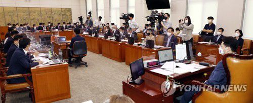 문화체육관광위원회 전체회의(서울=연합뉴스) 하사헌 기자 = 문화체육관광위원회 전체회의가 28일 오전 서울 여의도 국회에서 열리고 있다. 2022.7.28 [국회사진기자단] toadboy@yna.co.kr