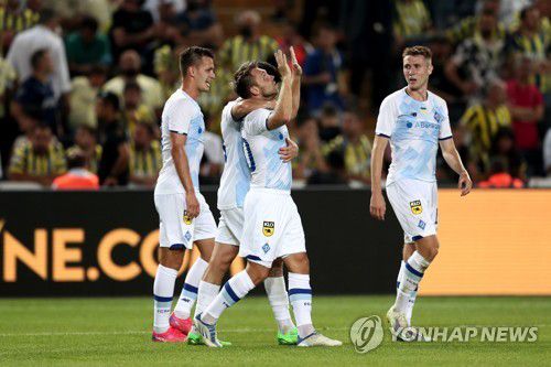 기뻐하는 디니모 키이우 선수들[EPA=연합뉴스]