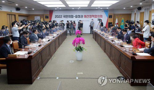 국민의힘-충청권 예산정책협의회(대전=연합뉴스) 김준범 기자 = 3일 오후 대전시 서구 둔산동 대전시청에서 2022년 국민의힘-충청권 예산정책협의회가 열리고 있다. 2022.8.3 psykims@yna.co.kr