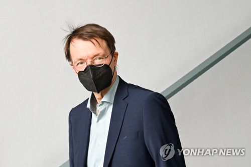 카를 라우터바흐 독일 보건장관[EPA 연합뉴스 자료사진. 재판매 및 DB 금지]
