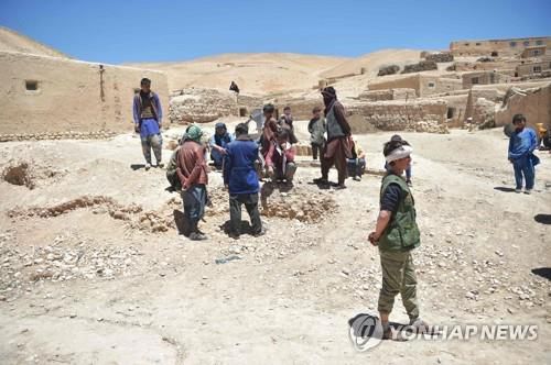 아프간 바미얀주의 임시 주거시설에 머무는 난민. [AFP 연합뉴스 자료사진. 재판매 및 DB 금지]