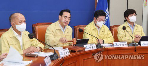 비대위회의 주재하는 박홍근 원내대표(서울=연합뉴스) 이정훈 기자 = 더불어민주당 박홍근 원내대표가 10일 오전 국회에서 열린 비상대책위원회의를 주재하고 있다. 2022.8.10 [국회사진기자단] uwg806@yna.co.kr