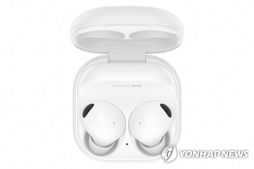더 작고 가벼워진 갤럭시버즈2 프로…고음질에 통화품질 향상(서울=연합뉴스) 삼성전자의 무선 이어폰 갤럭시 버즈 시리즈가 착용감과 사용성을 개선한 모델로 돌아왔다.     삼성전자는 10일 '삼성 갤럭시 언팩 2022'에서 갤럭시 버즈 프로(2021년 1월 출시)의 후속작인 '갤럭시 버즈2 프로'를 공개했다. 2022.8.10 [삼성전자 제공. 재판매 및 DB 금지] photo@yna.co.kr