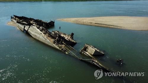 다뉴브강에서 발견된 2차대전 독일 군함 [로이터 연합뉴스 자료사진. 재판매 및 DB금지]