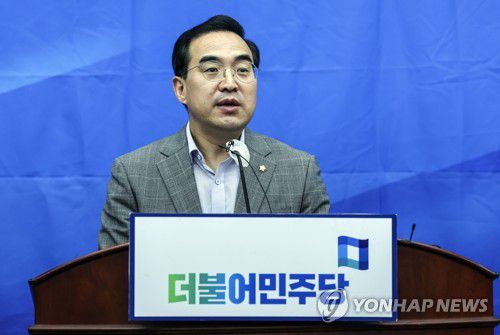 의원총회에서 발언하는 박홍근 원내대표(서울=연합뉴스) 하사헌 기자 = 더불어민주당 박홍근 원내대표가 25일 오전 국회에서 열린 의원총회에서 발언하고 있다. 2022.8.25 [국회사진기자단] toadboy@yna.co.kr