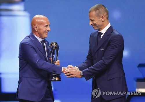 아리고 사키 전 AC 밀란 감독(왼쪽)[EPA=연합뉴스]