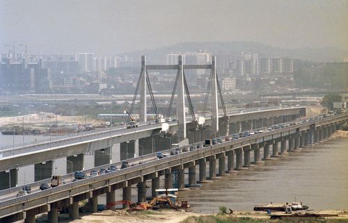 신행주대교 개통. 제2 신행주대교는 2000년 12월 16일 개통되었다. 1995년 [연합뉴스 자료사진]