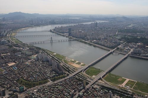 서울 강동구 하늘에서 본 한강의 다리. 오른쪽부터 광진교, 천호대교, 올림픽대교 순이다. 2008년 [연합뉴스 자료사진]