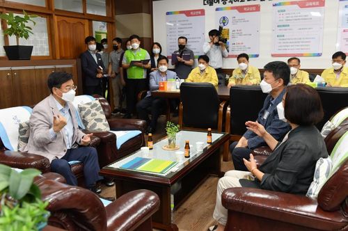 성남제일초 문제 논의하는 신상진 성남시장[성남시 제공. 재판매 및 DB 금지]