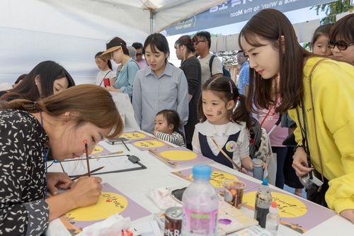 달님에게 전하는 우리가족 소원[국립민속박물관 제공. 재판매 및 DB금지]