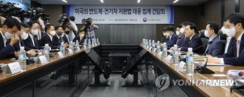 미국 반도체ㆍ전기차 지원법 대비 업계 간담회(서울=연합뉴스) 이지은 기자 = 이창양 산업통상자원부 장관이 25일 오전 서울 중구 대한상공회의소에서 열린 미국 반도체ㆍ전기차 지원법 대비 업계 간담회에서 발언하고 있다. 2022.8.25 jieunlee@yna.co.kr