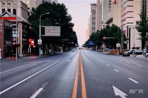 도심 봉쇄로 차량 운행 끊긴 다롄[양광망 캡처. 재판매 및 DB 금지]