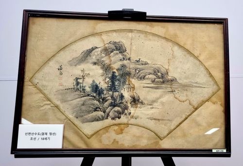 고인이 세종시에 기증한 겸재 정선의 '선면산수도'[촬영 이은파]