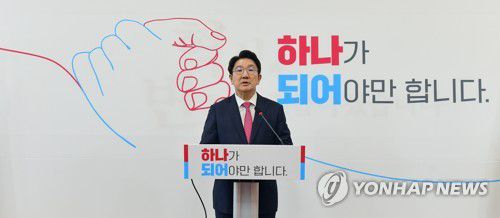 원내대표직 사퇴 기자회견하는 권성동 원내대표(서울=연합뉴스) 하사헌 기자 = 국민의힘 권성동 원내대표가 8일 오후 서울 여의도 국회에서 원내대표직 사퇴 기자회견을 하고 있다. 2022.9.8 [국회사진기자단] toadboy@yna.co.kr
