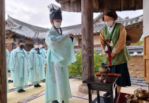 고택·종갓집 활용 사업 모습 경북 영덕의 '홍범연의를 낳은 갈암종가' 프로그램 [문화재청 제공. 재판매 및 DB금지]