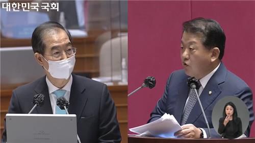질의응답 중인 한덕수 총리와 김병주 의원[국회 영상회의록 캡처]