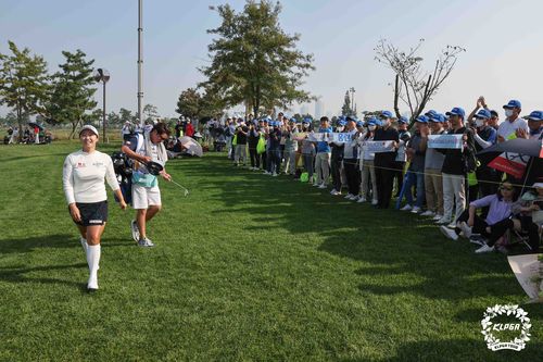 은퇴 경기에서 18번 홀을 마치는 홍란[KLPGA 투어 제공. 재판매 및 DB 금지]