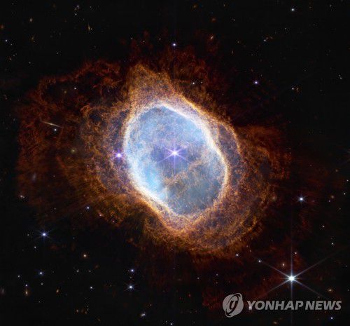 제임스웹 우주망원경이 촬영한 '남쪽고리 성운'(XSP AP=연합뉴스) 미국 항공우주국(NASA)이 공개한 제임스웹 우주망원경의 '남쪽고리 성운'(NGC 3132) 사진.[연합뉴스 자료사진]