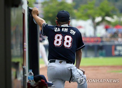 두산과 작별한 김태형 전 감독[연합뉴스 자료사진]