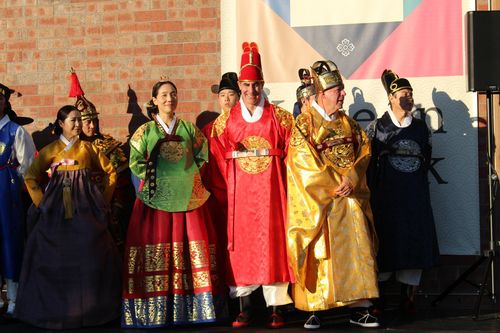 한복을 입고 행사에 참여한 현지인과 한인들(포트리[미 뉴저지주]=연합뉴스) 고일환 특파원