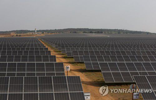 지난 12일 남아공 요하네스버그 남서쪽 골드필즈의 태양광 발전[로이터 연합뉴스 자료사진. 재판매 및 DB 금지]