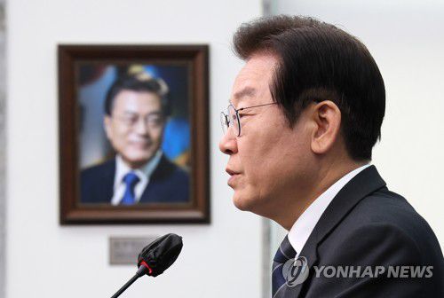 이재명 '대장동 특검' 제안…"대통령·여당 수용해야"(서울=연합뉴스) 이정훈 기자 = 더불어민주당 이재명 대표가 21일 오전 국회 당대표 회의실에서 특별 기자회견을 하고 있다. 2022.10.21 uwg806@yna.co.kr