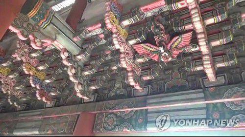 북한 평성시에 자리한 사찰 안국사의 현재모습 소개(서울=연합뉴스) 북한 대외선전매체 조선의소리는 22일 평안남도 평성시 봉학동에 자리한 사찰 안국사를 소개했다. 사진은 단청이 보수된 사찰 내부 모습. 2022.10.22 [조선의소리 홈페이지 캡처. 재판매 및 DB금지] nkphoto@yna.co.kr