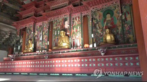 북한 평성시에 자리한 사찰 안국사의 현재모습 소개(서울=연합뉴스) 북한 대외선전매체 조선의소리는 22일 평안남도 평성시 봉학동에 자리한 사찰 안국사를 소개했다. 사진은 단청이 보수된 사찰 내부 모습. 2022.10.22 [조선의소리 홈페이지 캡처. 재판매 및 DB금지] nkphoto@yna.co.kr